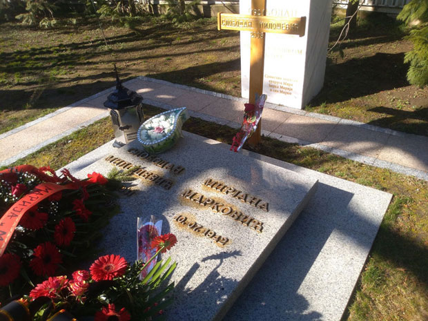 Карић доноси урну Мире Марковић